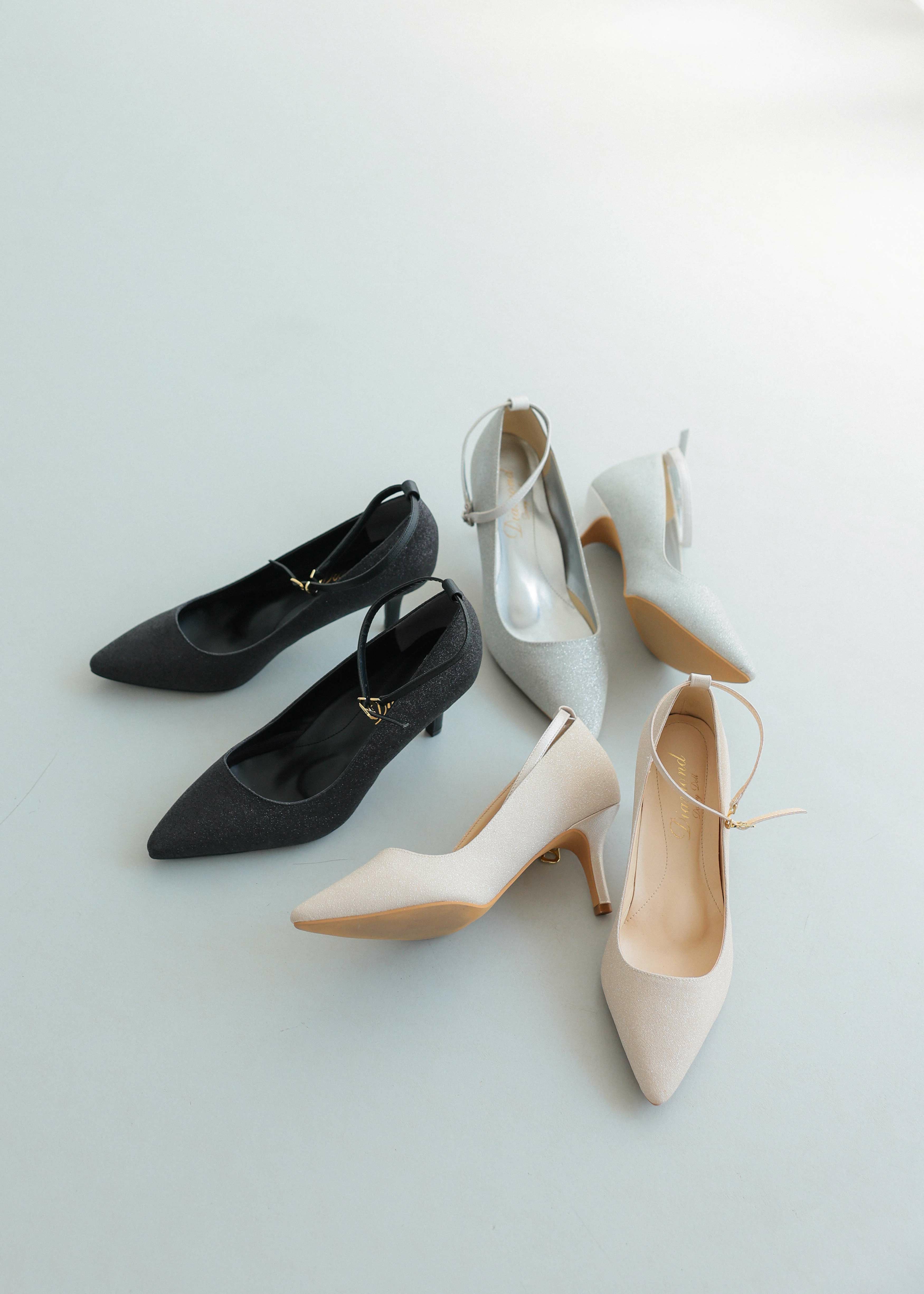 ストラップ付きラメポインテッドトゥパンプスのドレス|Dorry Doll / LE