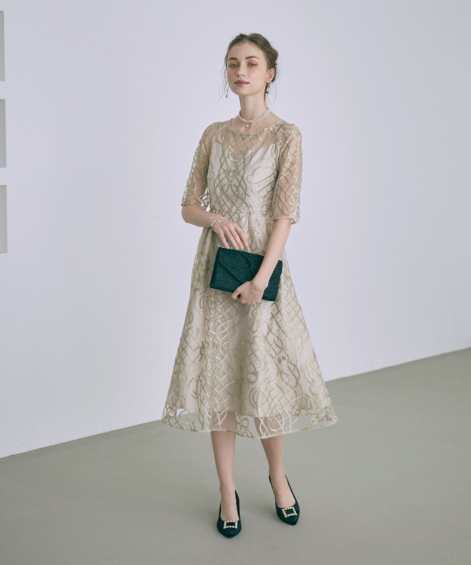 シャイニーエンブロイダリードレス|DorryDoll