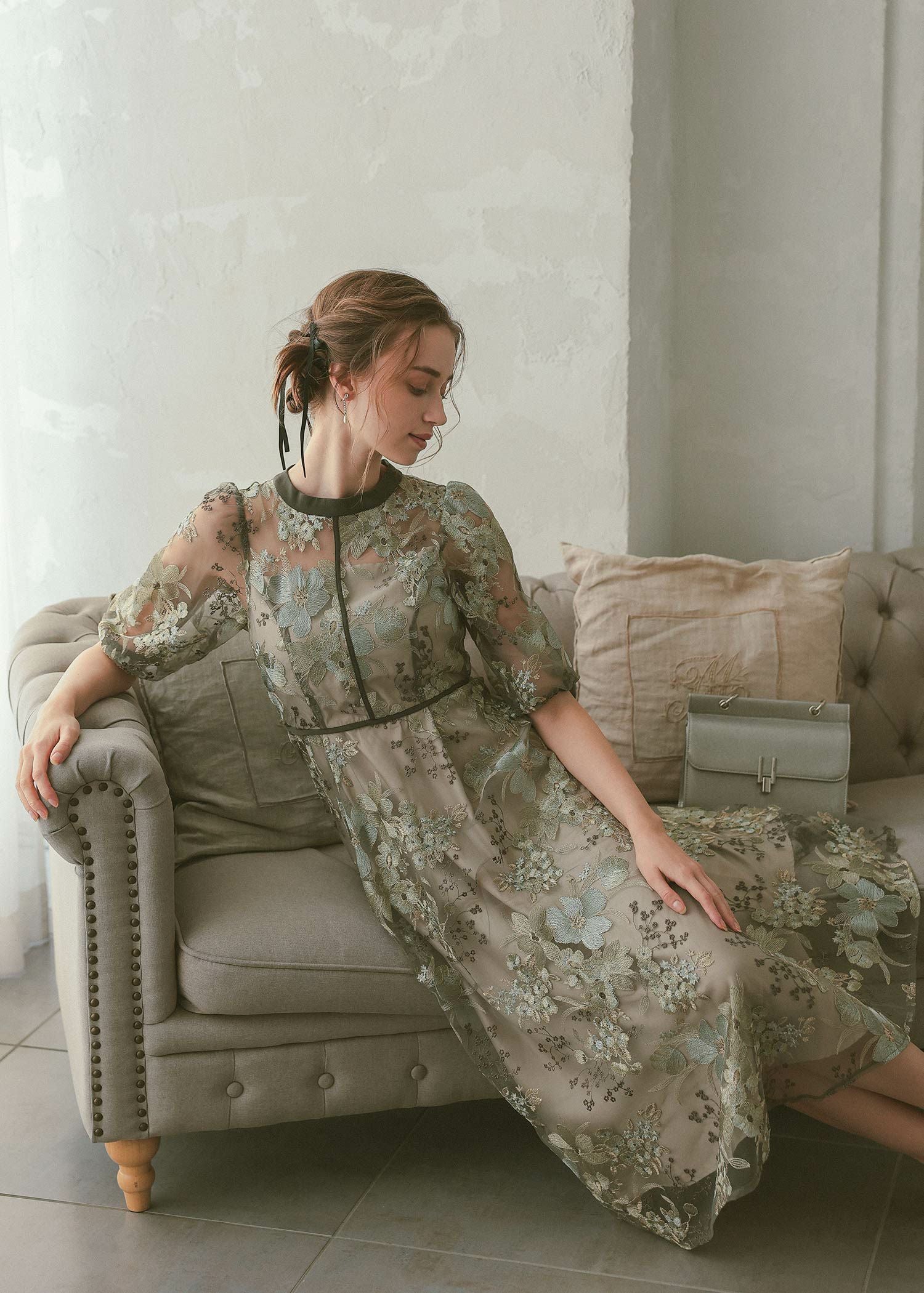 フラワーエンブロイダリードレス|DorryDoll