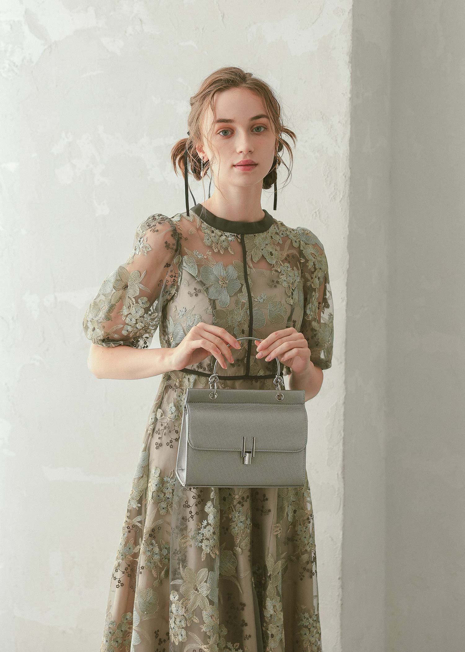 フラワーエンブロイダリードレス|DorryDoll