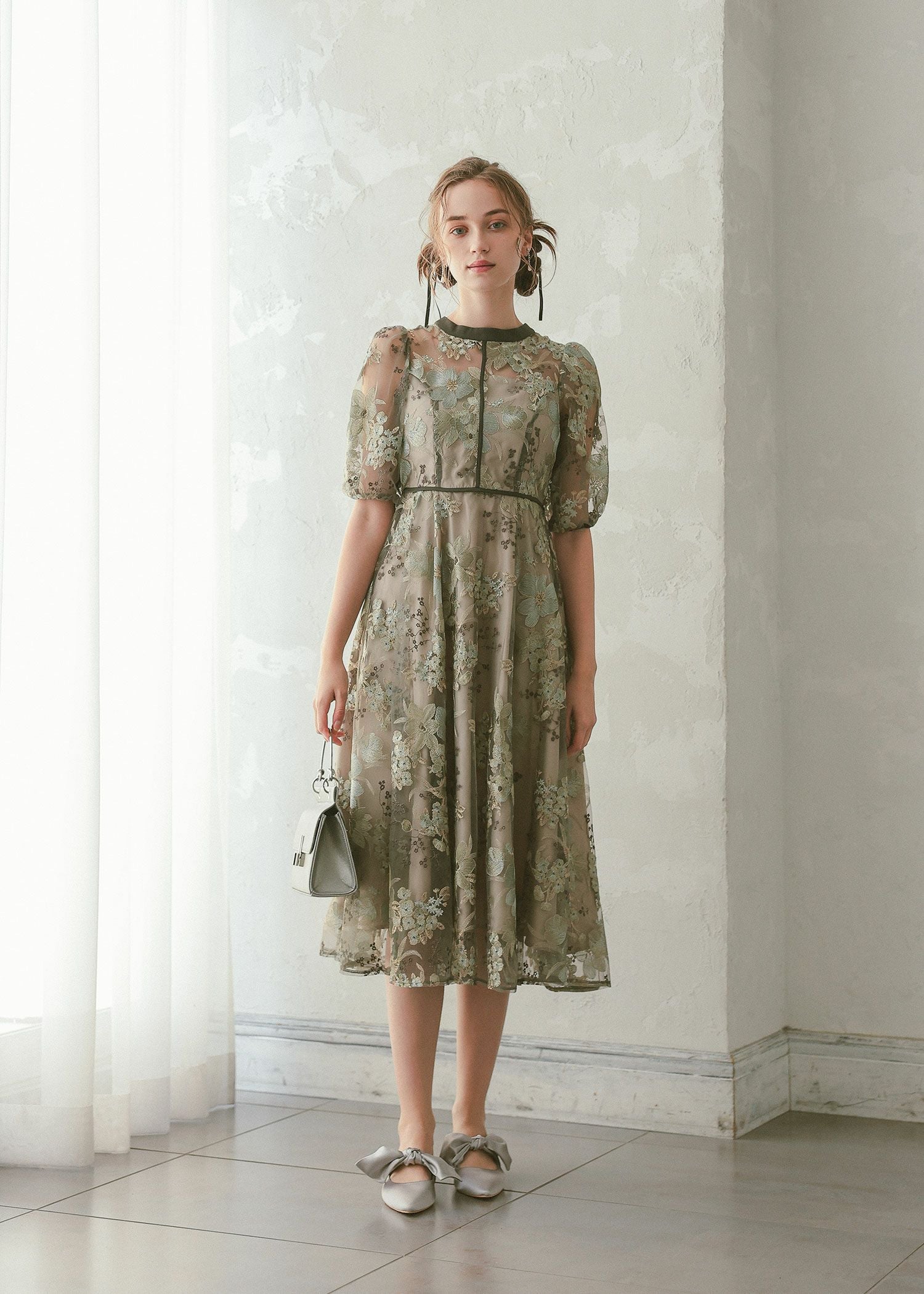 フラワーエンブロイダリードレス|DorryDoll