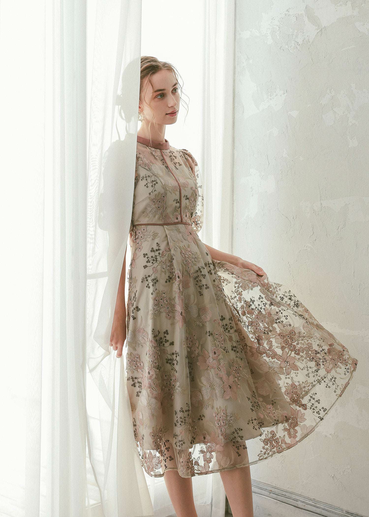 フラワーエンブロイダリードレス|DorryDoll