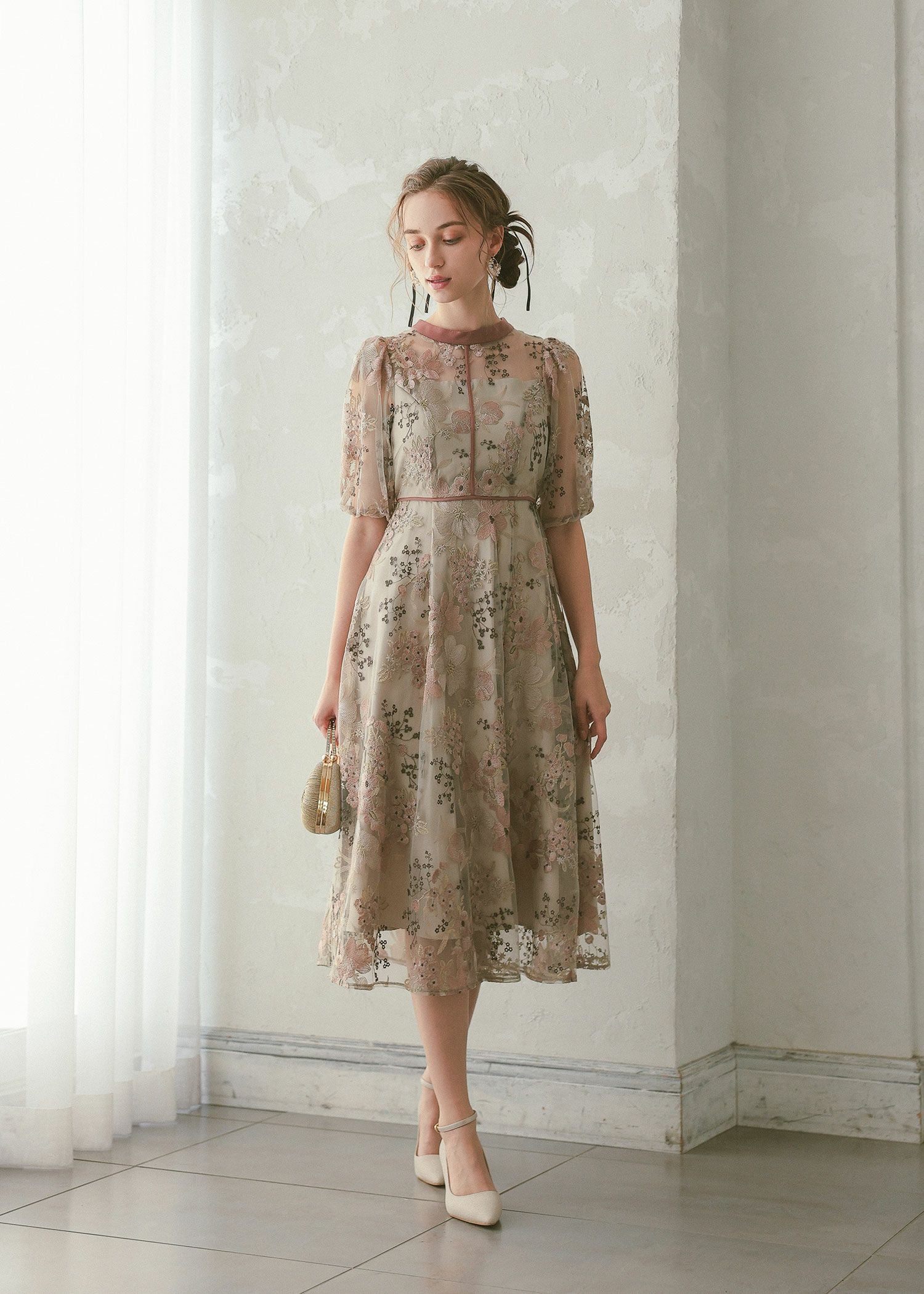 フラワーエンブロイダリードレス|DorryDoll