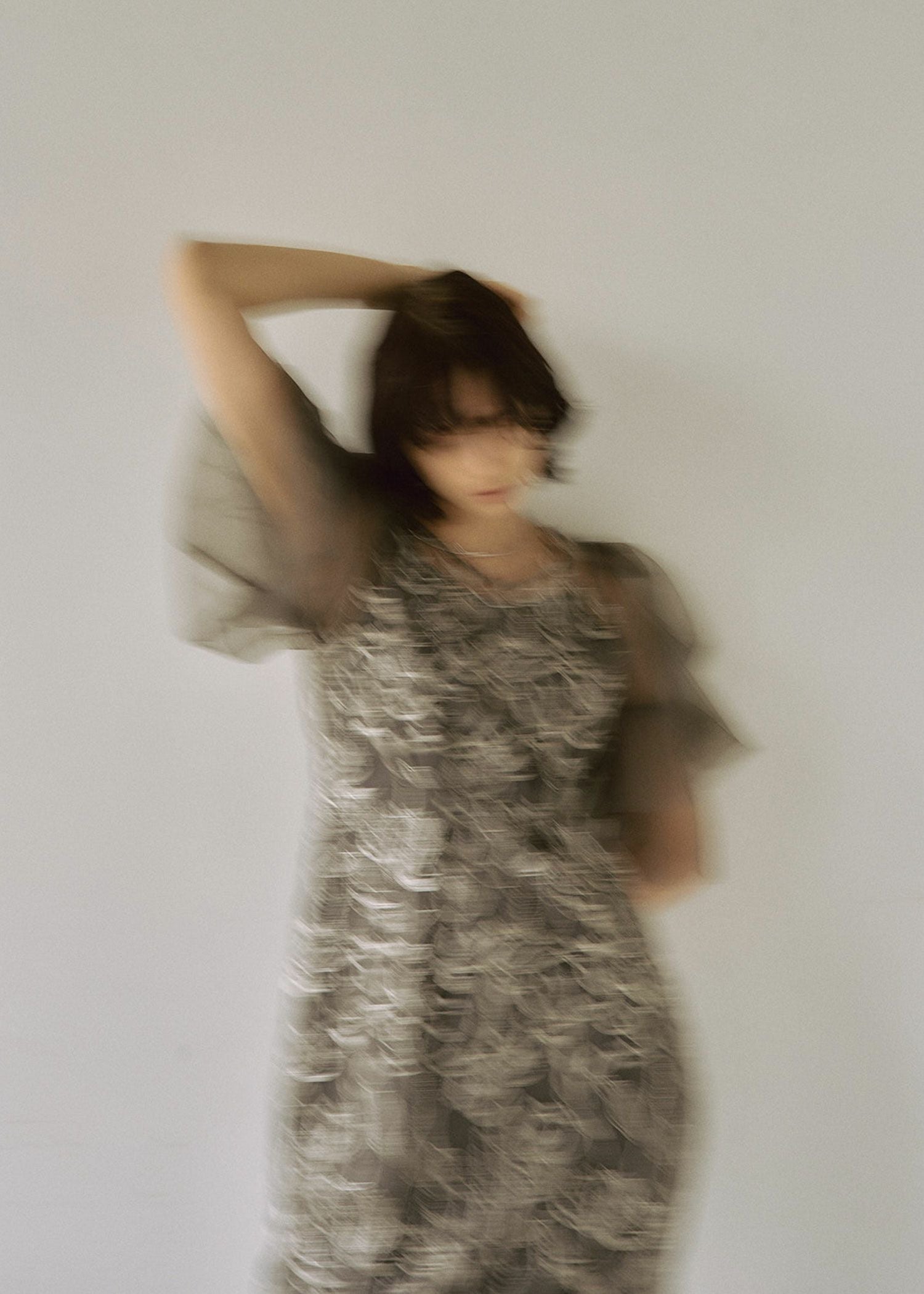 Fluffy sleeve pencil dress|LE'RURE