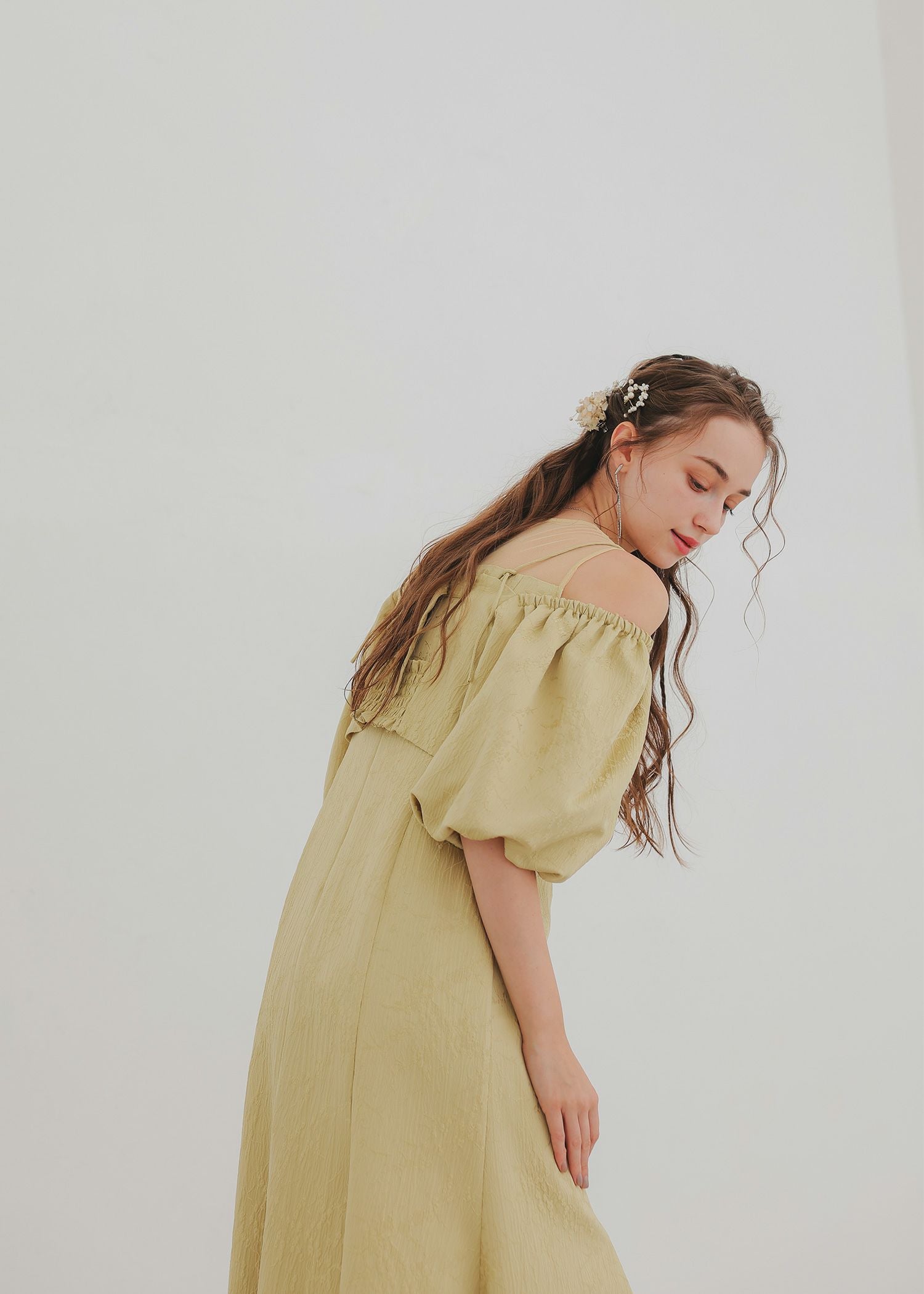 メニーウェイオフショルダージャガードドレス｜DorryDoll