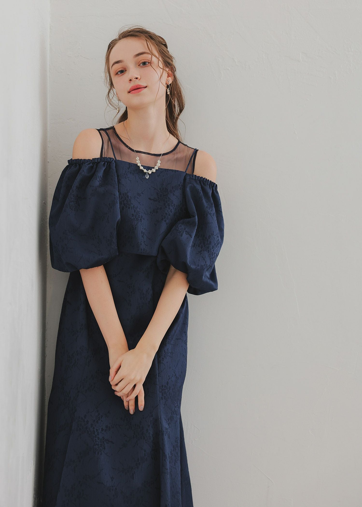 メニーウェイオフショルダージャガードドレス｜DorryDoll