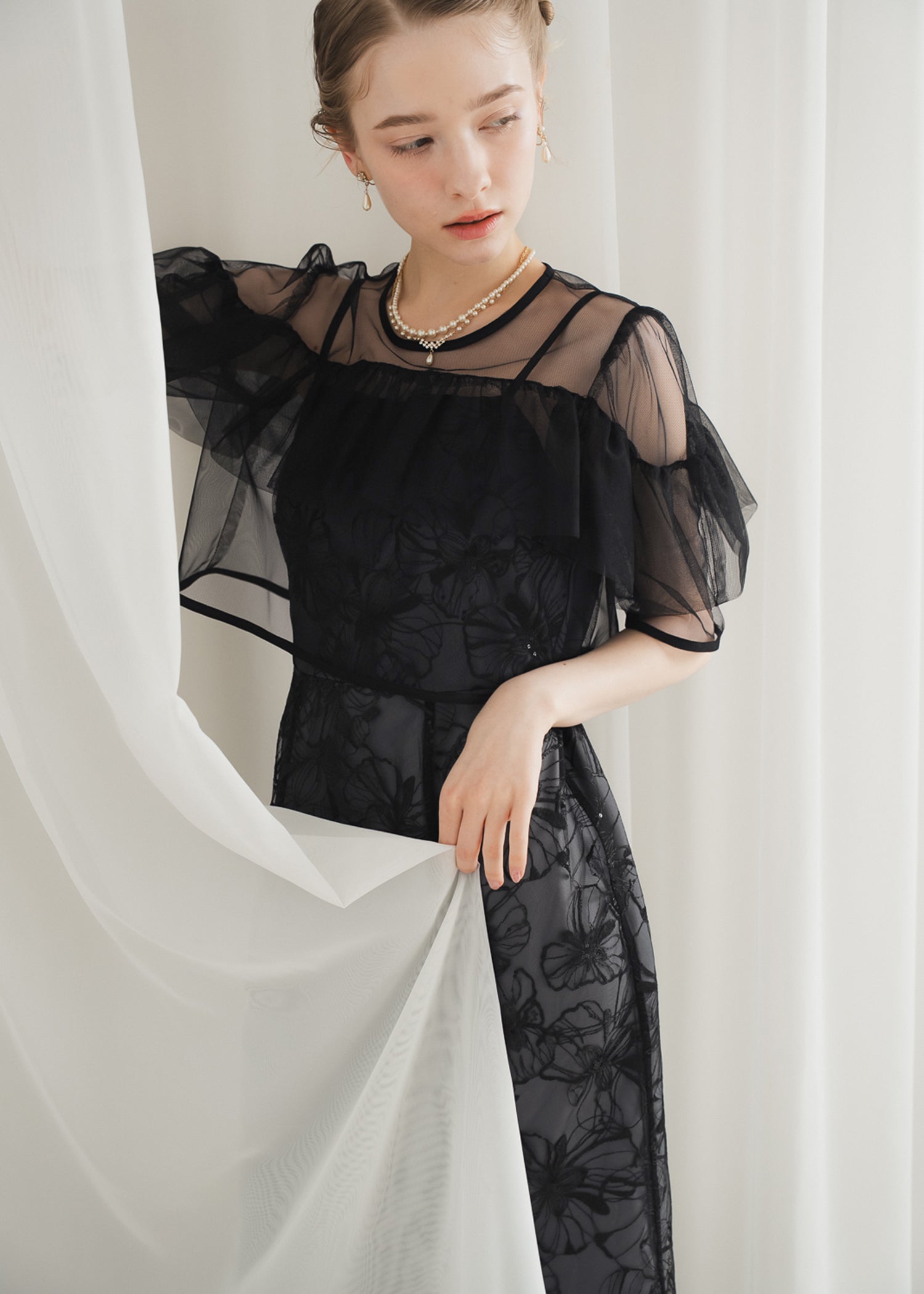 ヨークフリルスパンコールレースドレス|DorryDoll